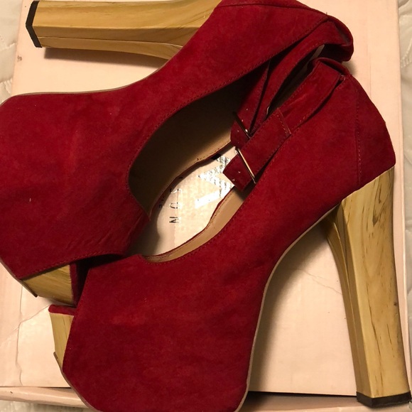 Red Patty Shoedazzle shoe - Picture 2 of 3